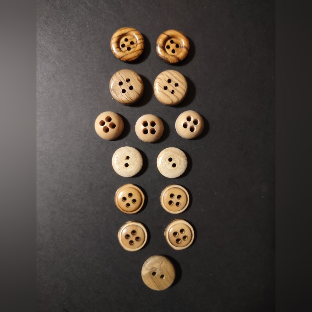 Lot Of 14 Vintage Wooden Buttons Various Sizes 2 & 4 Holes